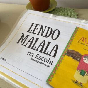 Lendo Malala na escola